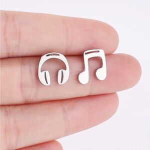 Asymmetric Design Headphone & Musical Note Stud Earrings